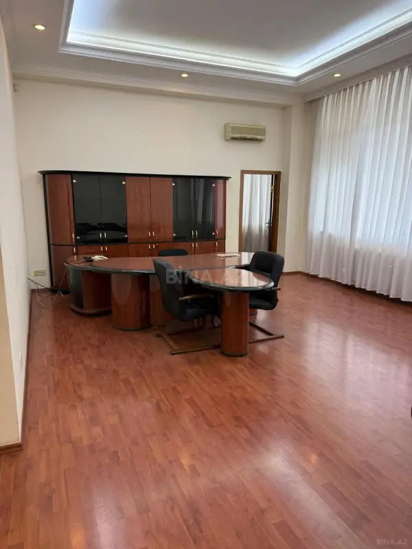 Kirayə verilir obyekt 235 m²