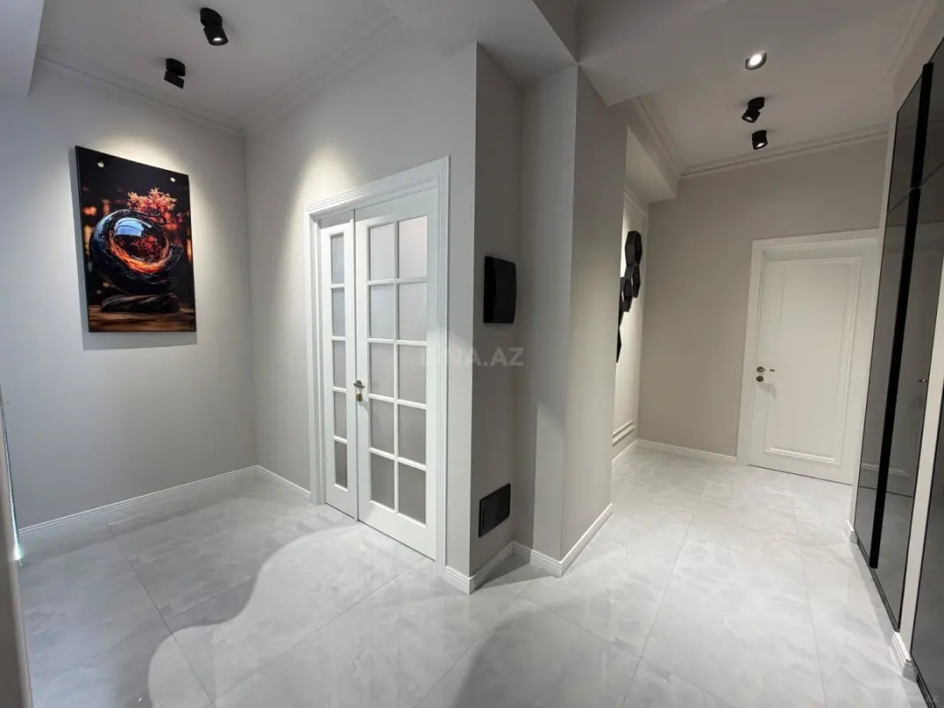 Satılır 2 otaqlı mənzil 76 m²