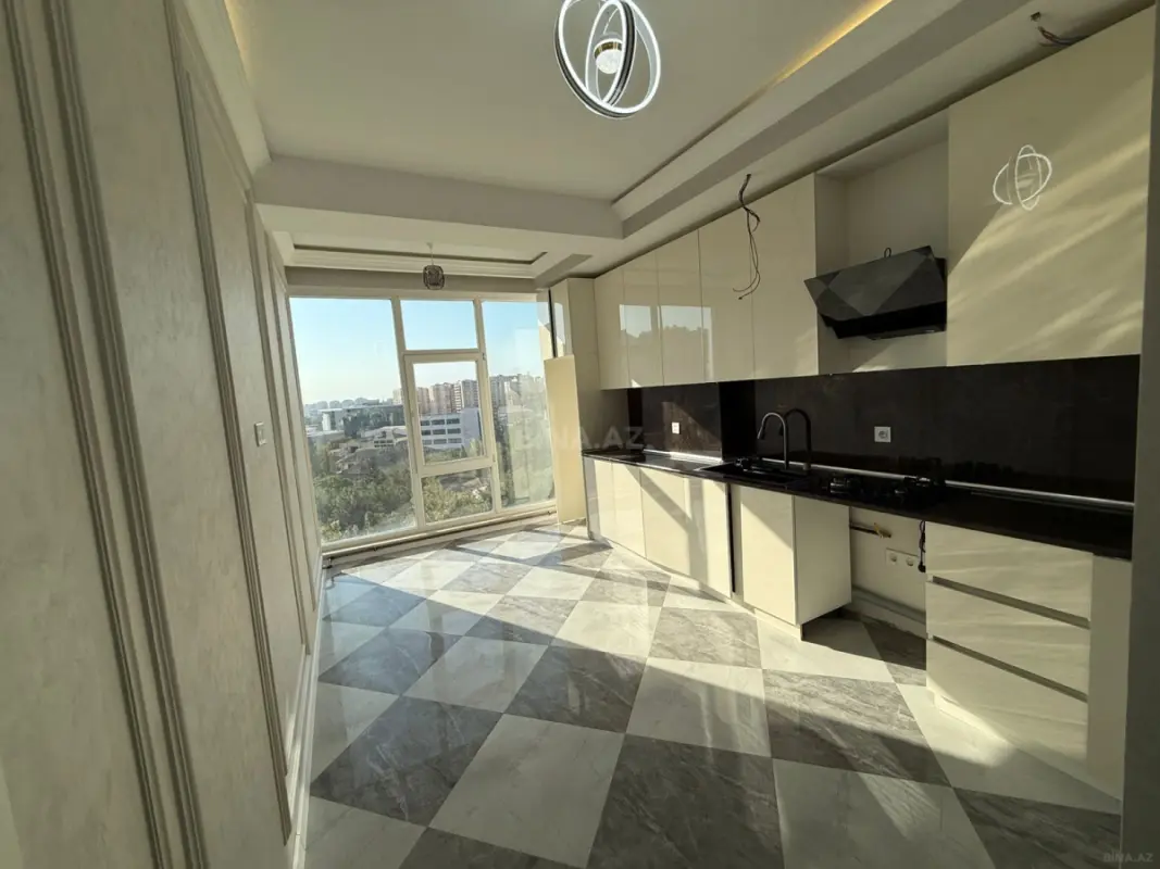 Satılır 3 otaqlı mənzil 130 m²
