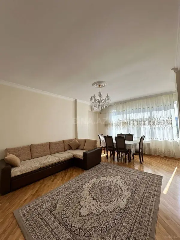 Kirayə verilir 2 otaqlı mənzil 82 m²