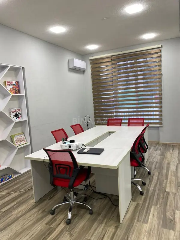 Satılır 6 otaqlı ofis 120 m²