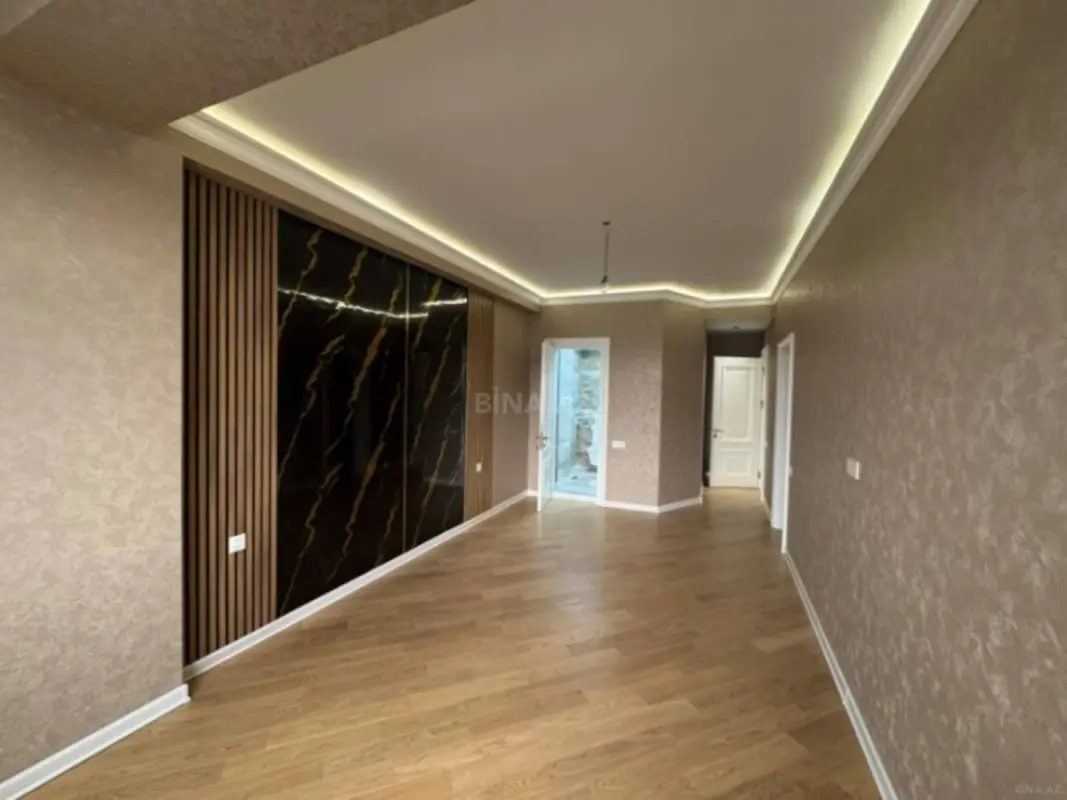 Satılır 3 otaqlı mənzil 151 m²