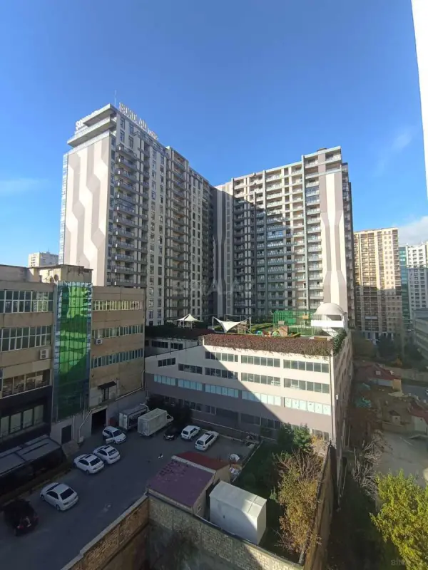 Kirayə verilir 2 otaqlı mənzil 110 m²