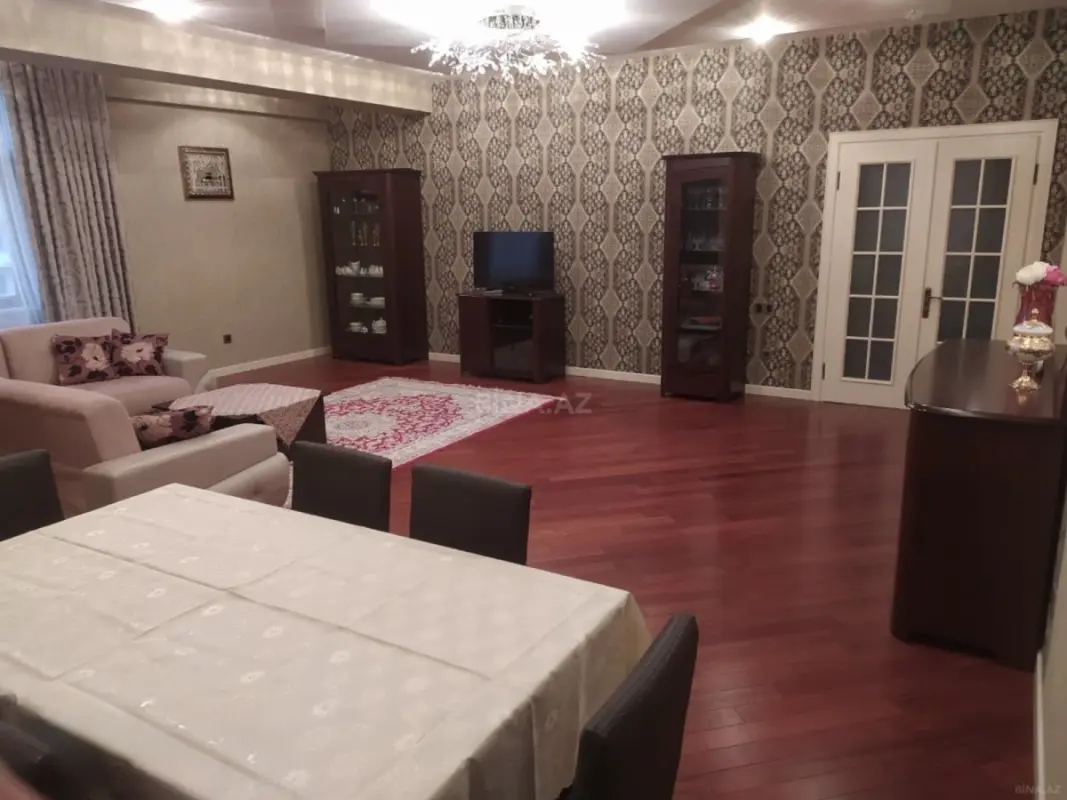 Kirayə verilir 3 otaqlı mənzil 150 m²