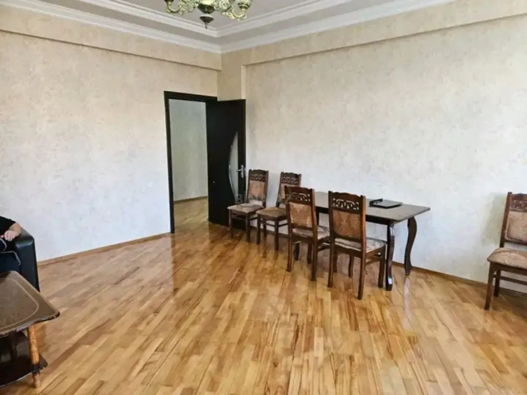 Kirayə verilir 3 otaqlı mənzil 138 m²