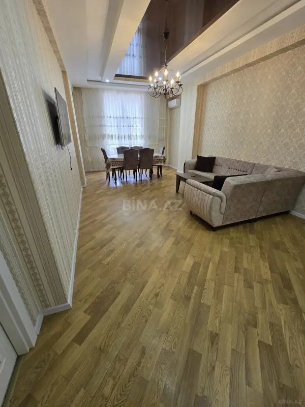 Kirayə verilir 2 otaqlı mənzil 105 m²
