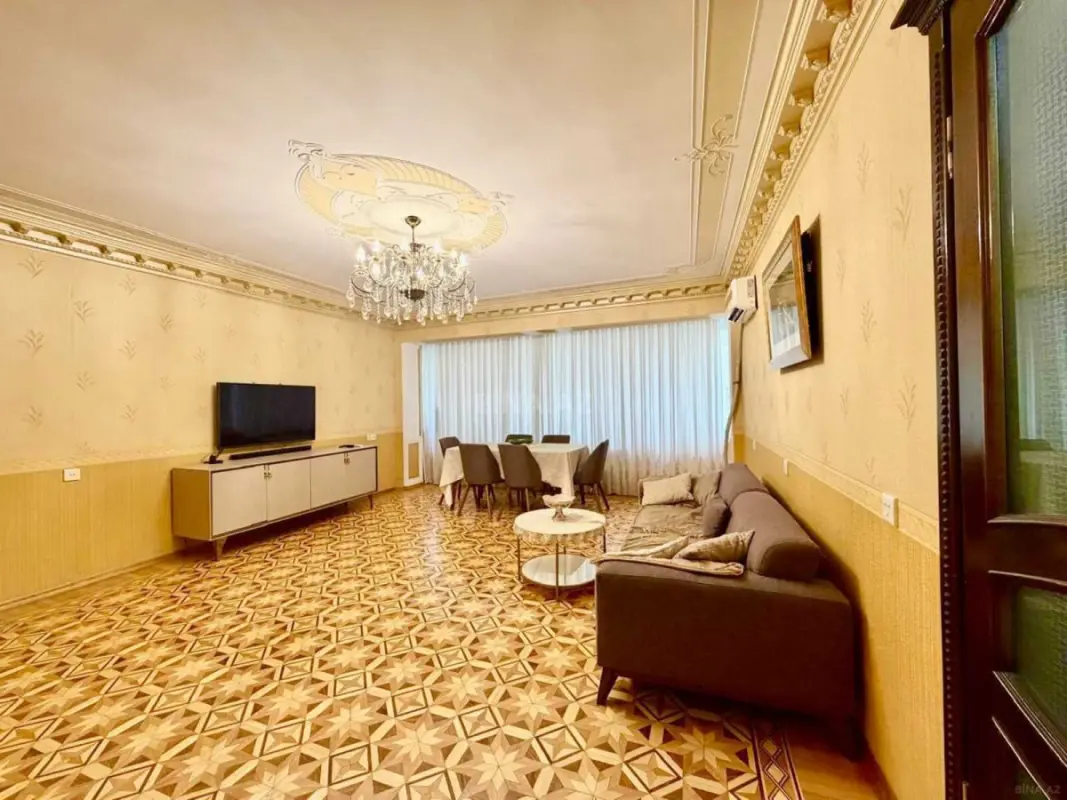 Satılır 4 otaqlı mənzil 120 m²