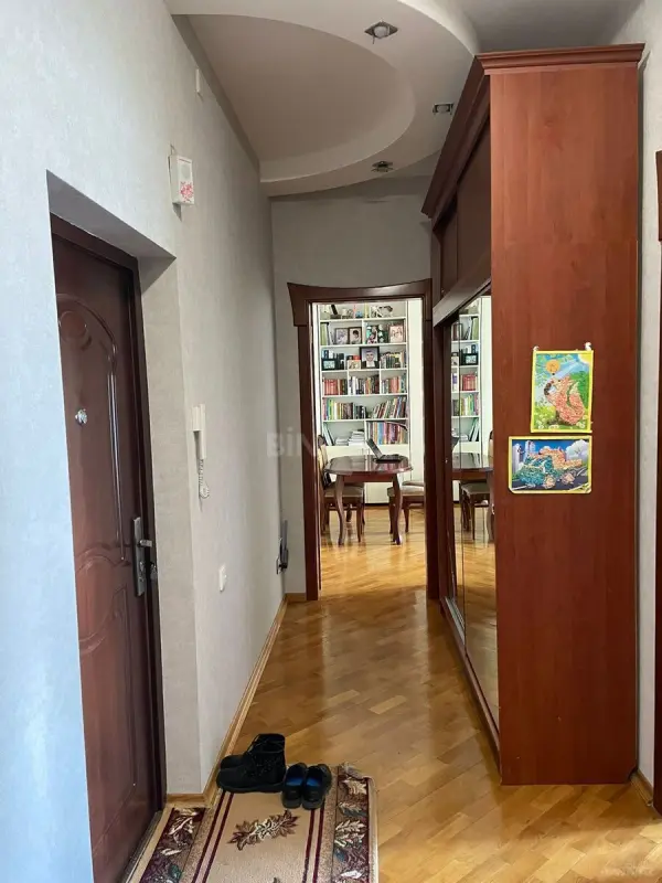 Kirayə verilir 2 otaqlı mənzil 87 m²