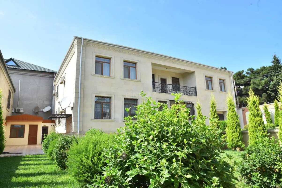 Satılır 7 otaqlı həyət evi 462 m²