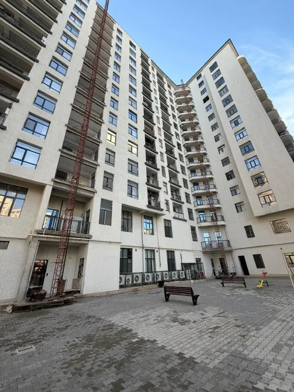 Satılır 3 otaqlı mənzil 143 m²