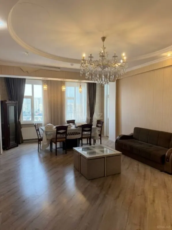 Satılır 3 otaqlı mənzil 130 m²