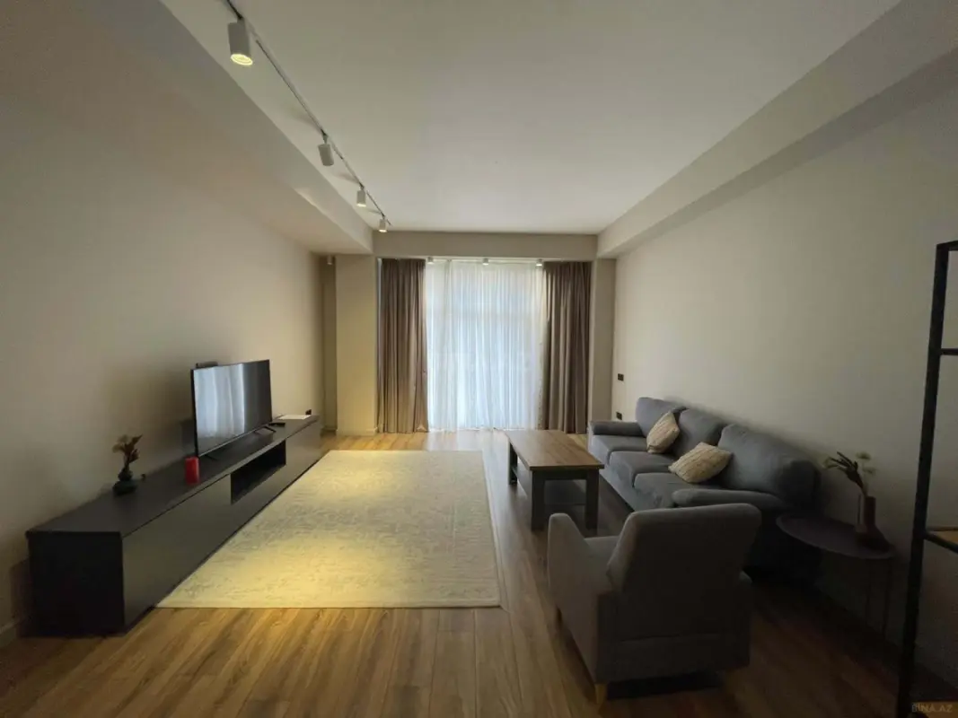 Kirayə verilir 4 otaqlı mənzil 180 m²