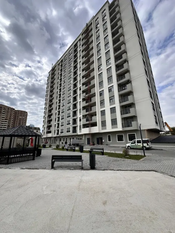 Satılır 4 otaqlı mənzil 181 m²