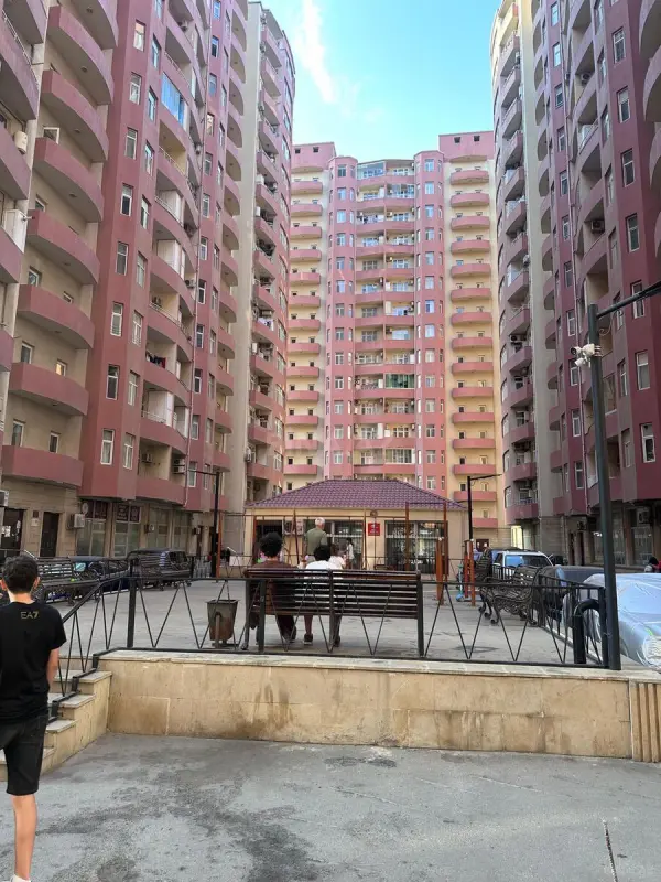Satılır 2 otaqlı mənzil 98 m²