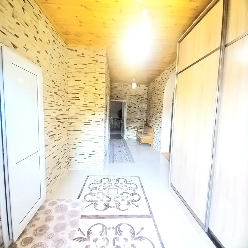 Satılır 6 otaqlı həyət evi 320 m²