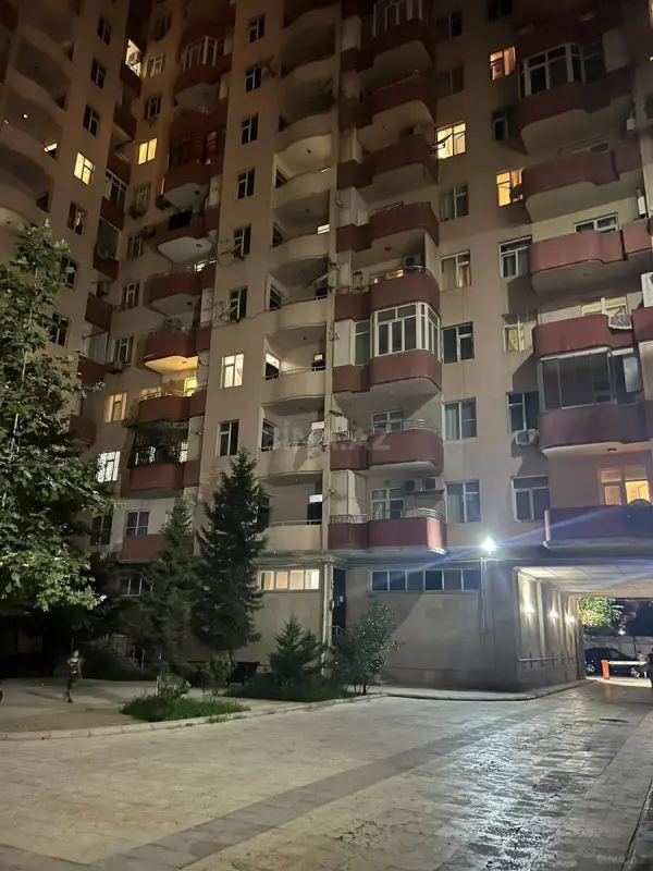 Satılır 4 otaqlı mənzil 170 m²