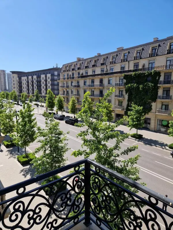 Kirayə verilir 2 otaqlı mənzil 98 m²