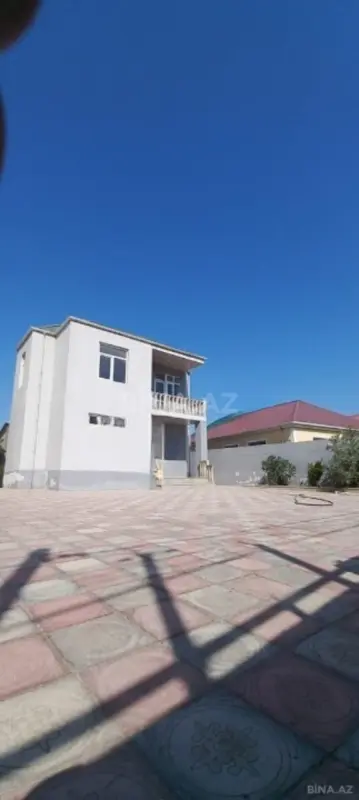 Satılır 5 otaqlı həyət evi 180 m²