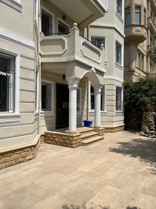 Kirayə verilir 9 otaqlı həyət evi 600 m²