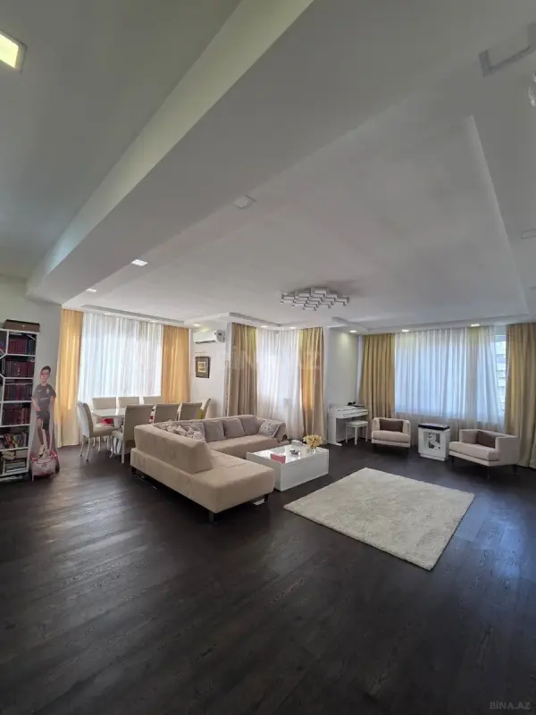 Satılır 4 otaqlı mənzil 200 m²