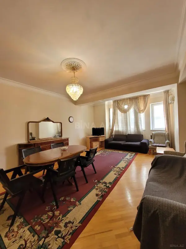 Kirayə verilir 4 otaqlı mənzil 165 m²