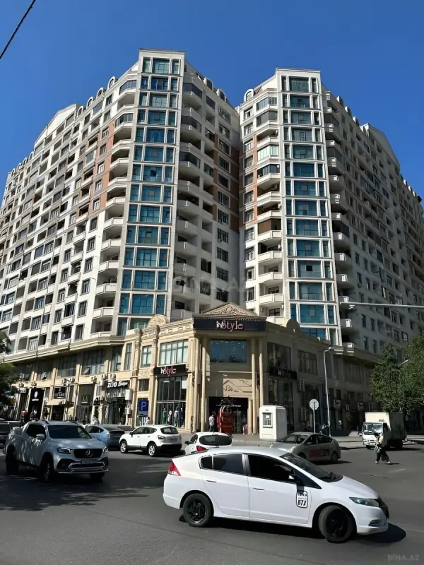 Satılır 3 otaqlı mənzil 125 m²
