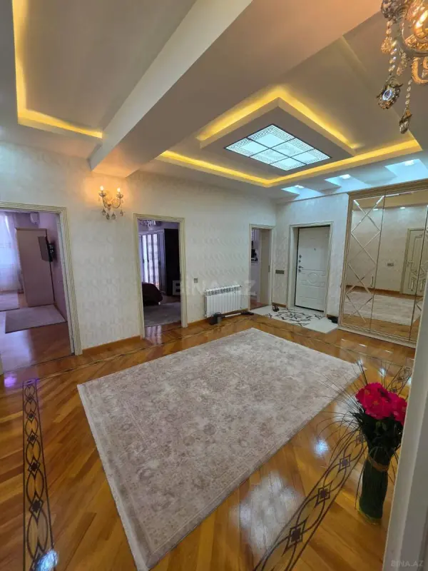 Kirayə verilir 3 otaqlı mənzil 135 m²