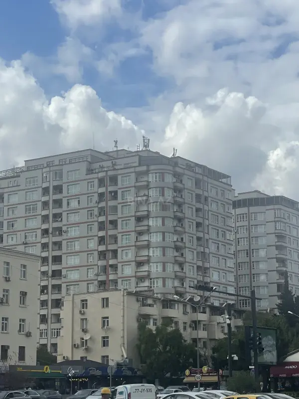 Kirayə verilir 4 otaqlı mənzil 180 m²