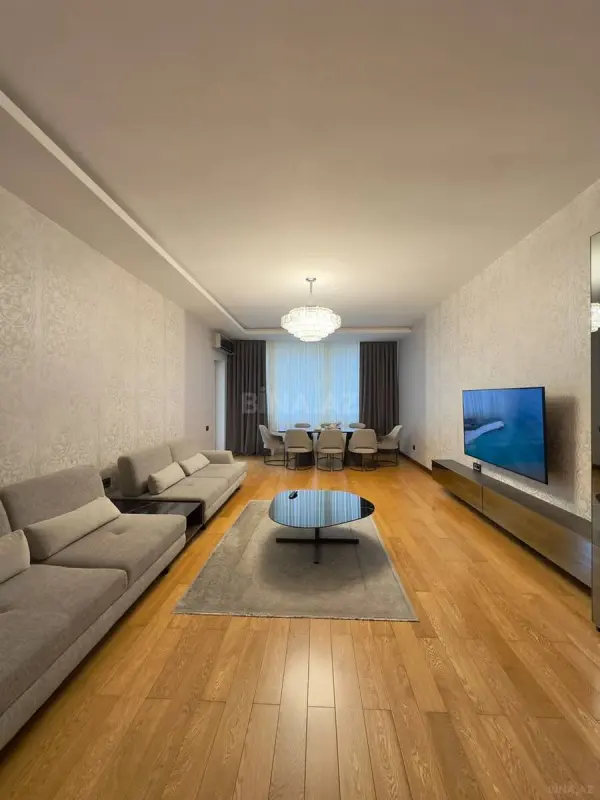 Satılır 3 otaqlı mənzil 157 m²
