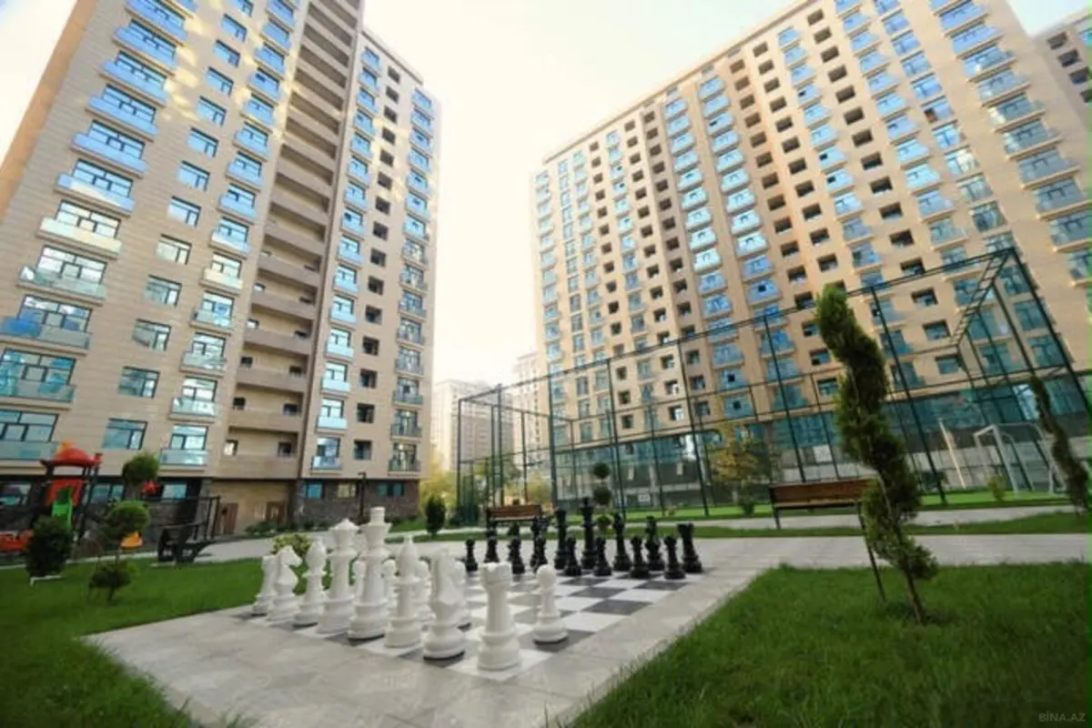 Satılır 4 otaqlı mənzil 195 m²