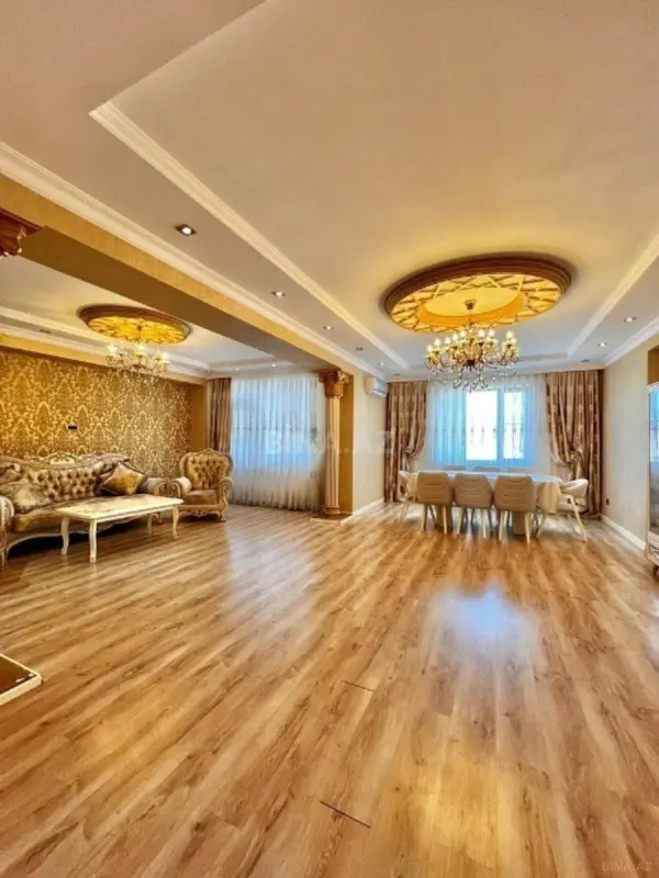Kirayə verilir 6 otaqlı mənzil 265 m²