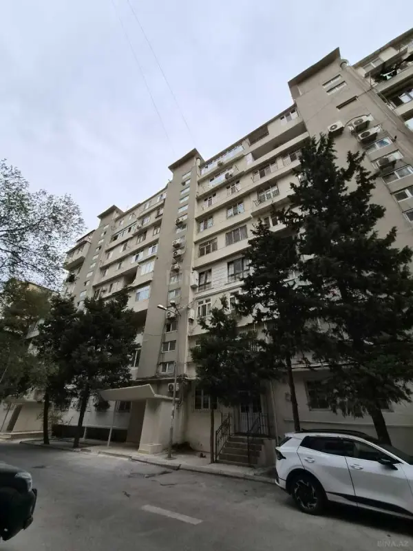 Satılır 4 otaqlı mənzil 100 m²