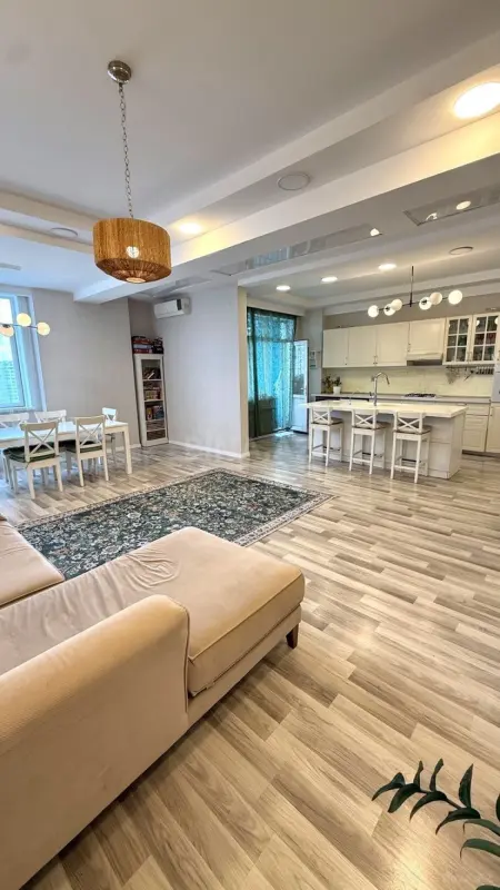 Satılır 3 otaqlı mənzil 112 m²