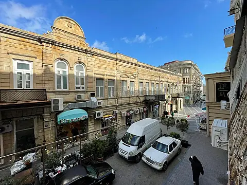 Satılır 3 otaqlı mənzil 100 m² — Bakı, Sahil qəs. 3 otaq 100.00 m²
