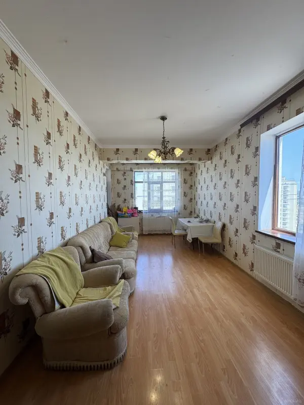 Satılır 2 otaqlı mənzil 77 m²