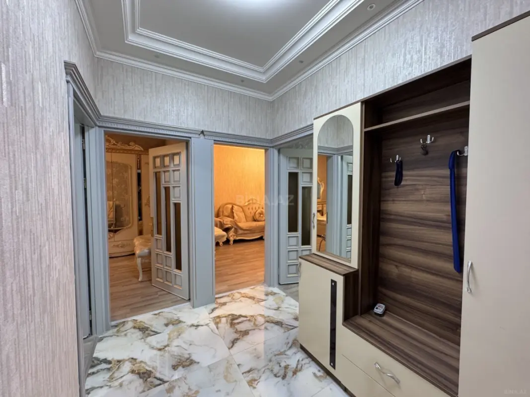 Satılır 4 otaqlı mənzil 110 m²
