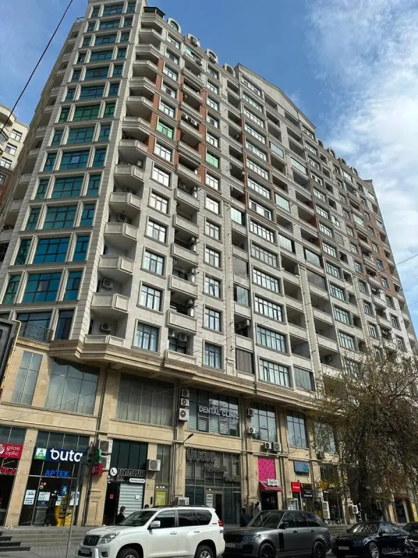 Satılır 3 otaqlı mənzil 125 m²