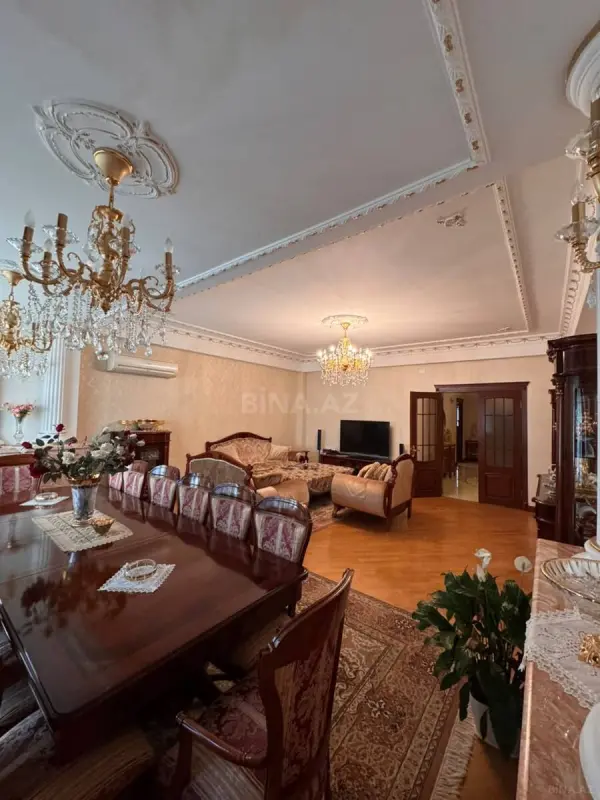 Satılır 4 otaqlı mənzil 190 m²