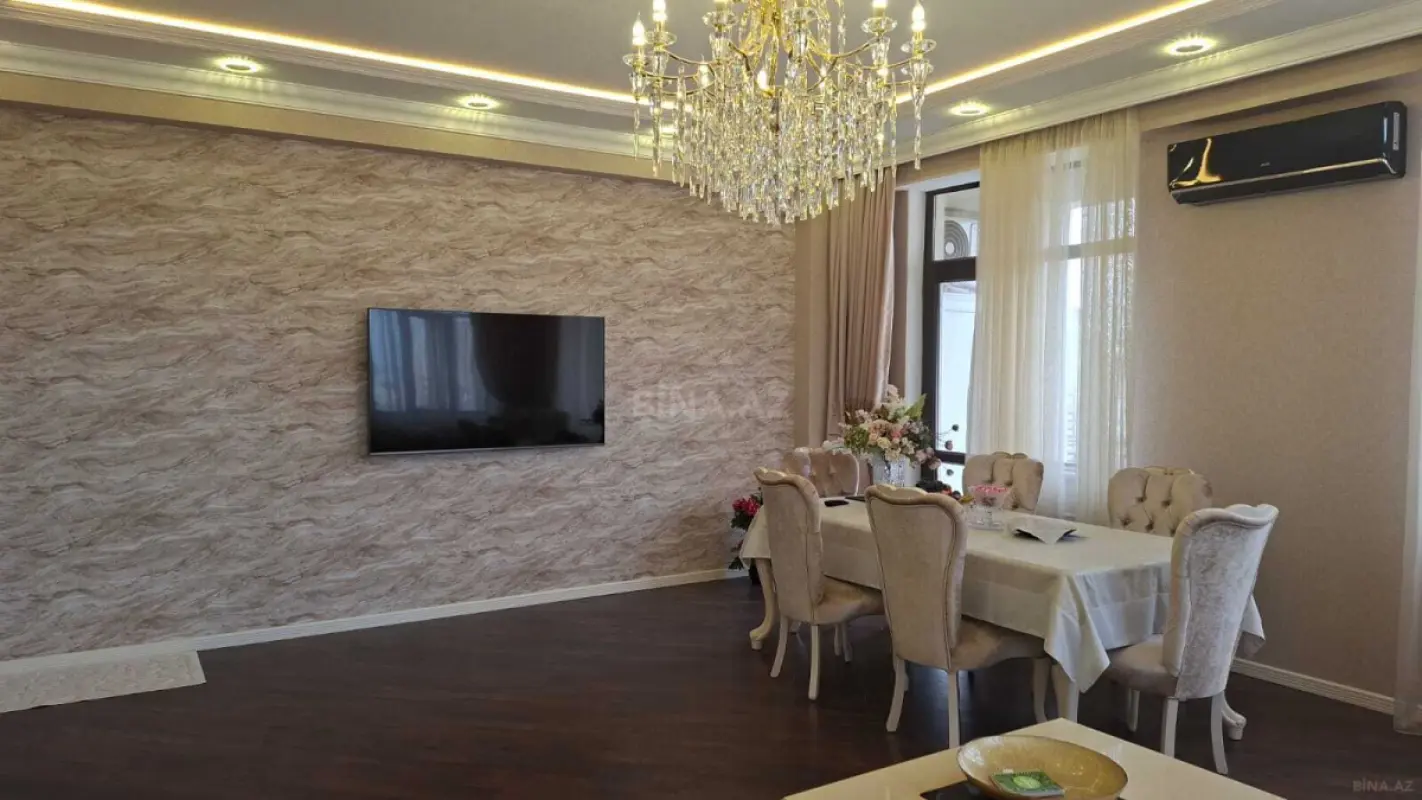 Satılır 3 otaqlı mənzil 156 m²