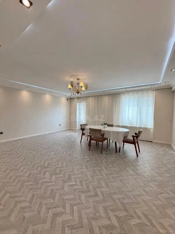 Satılır 3 otaqlı mənzil 131 m²