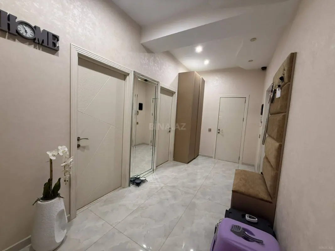 Satılır 2 otaqlı mənzil 130 m²