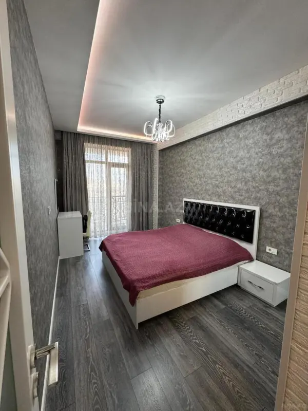 Kirayə verilir 2 otaqlı mənzil 82 m²