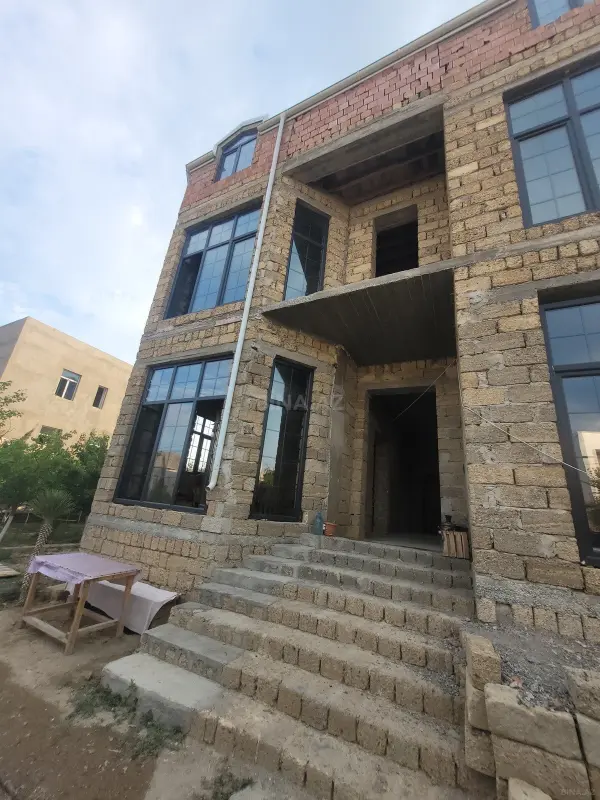 Satılır 5 otaqlı həyət evi 420 m²