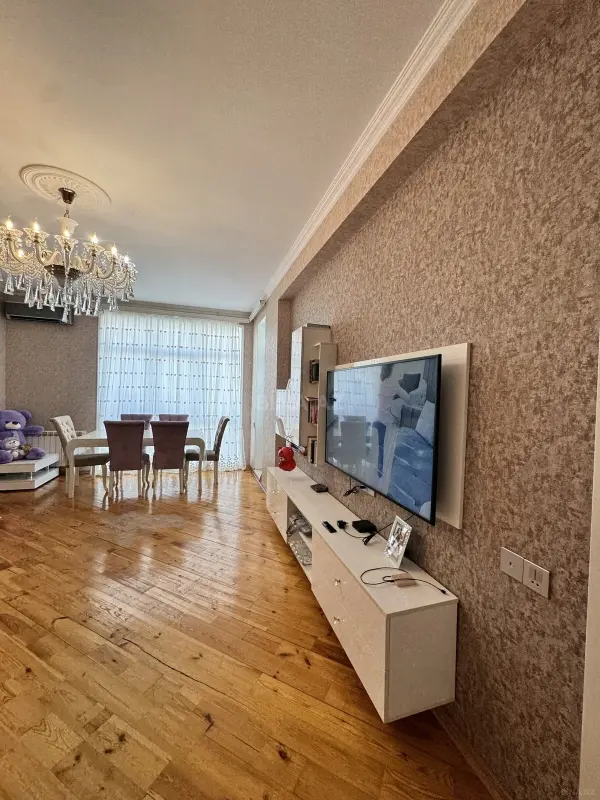 Satılır 2 otaqlı mənzil 82 m²