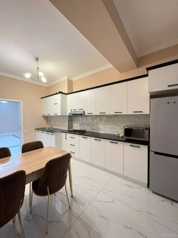 Kirayə verilir 2 otaqlı mənzil 102 m²