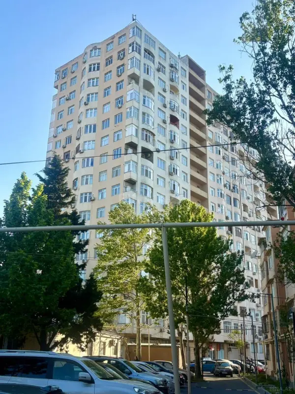 Satılır 4 otaqlı mənzil 125 m²