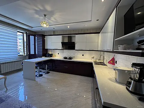 Satılır 3 otaqlı mənzil 140 m² — Bakı 3 otaq 140.00 m²