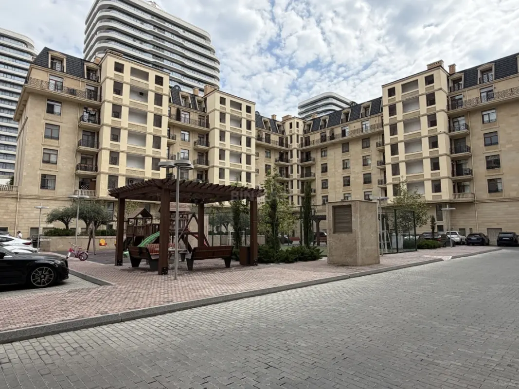 Satılır 2 otaqlı mənzil 93.8 m²