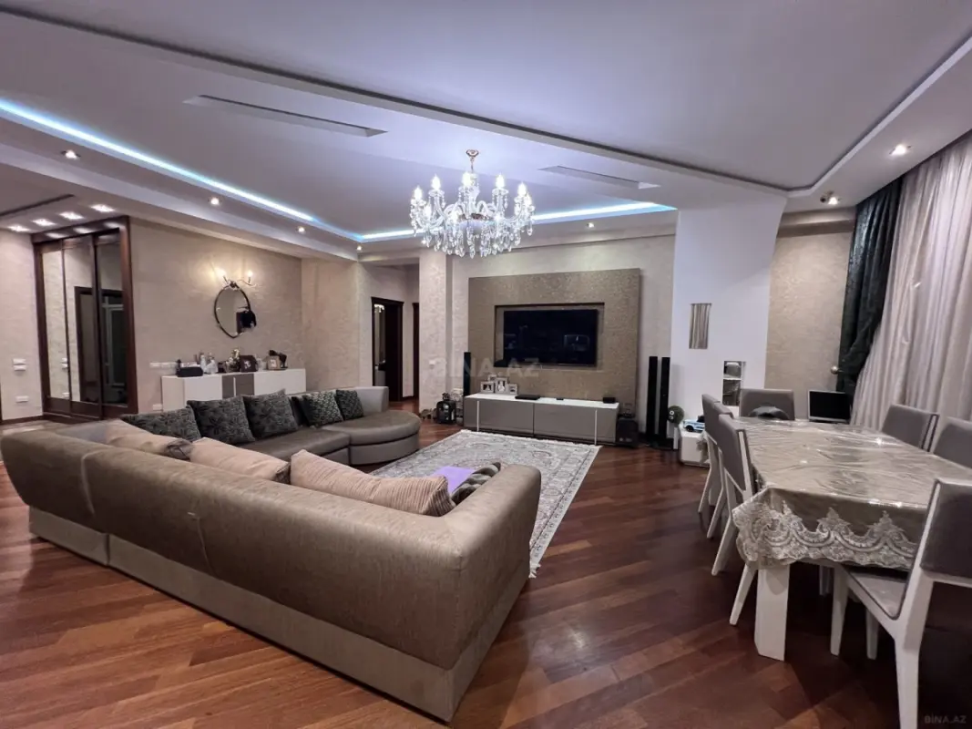 Satılır 4 otaqlı mənzil 176.2 m²