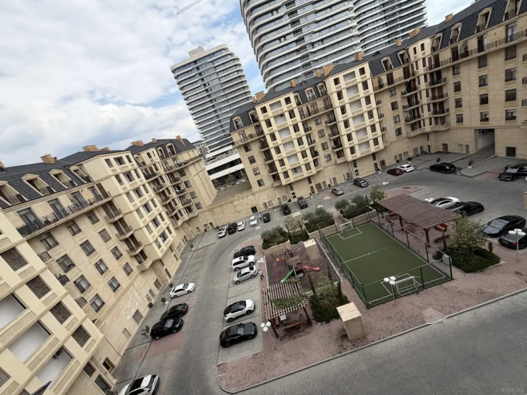 Satılır 3 otaqlı mənzil 137.2 m²